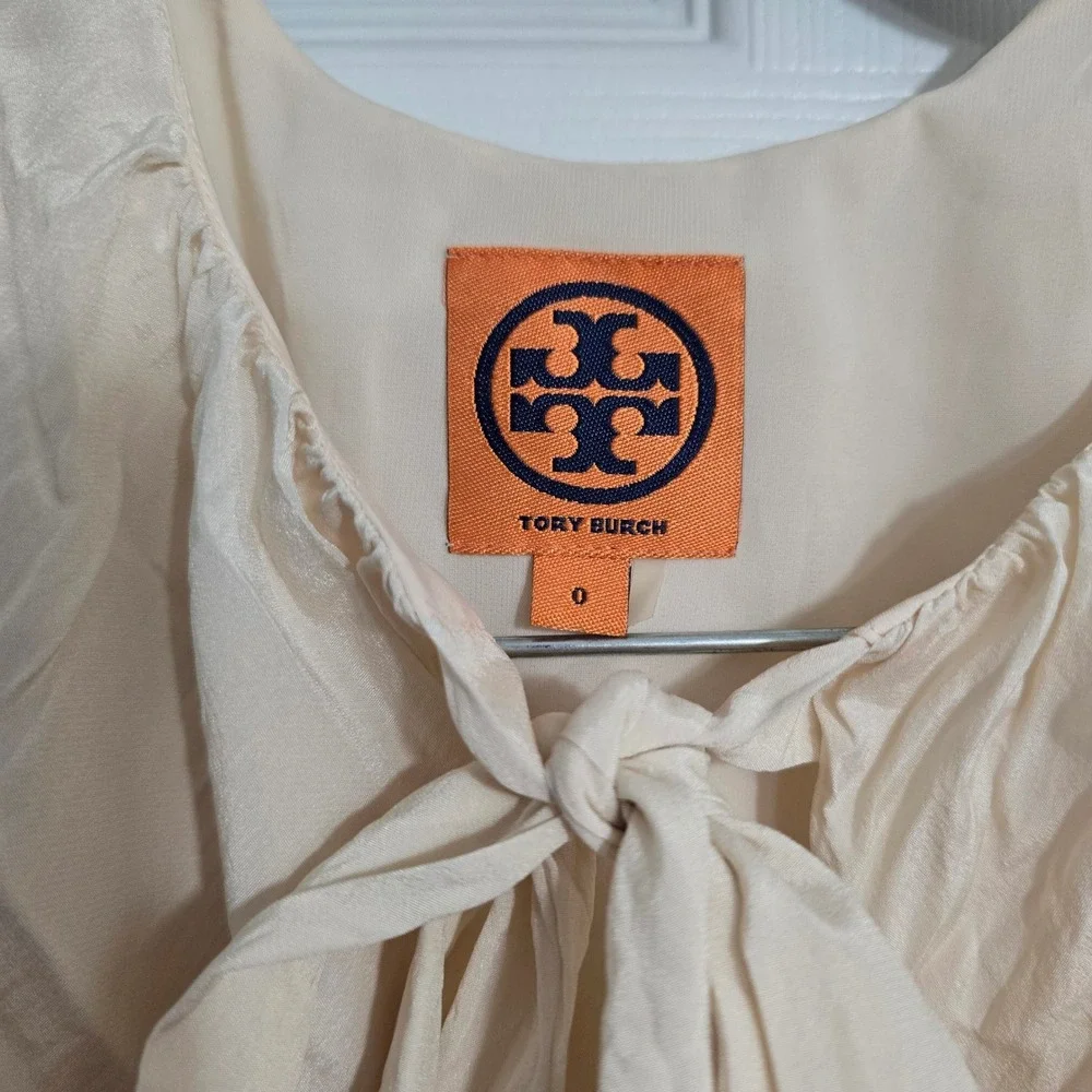 Tory Burch Cream Silk Blend Bow Sleeveless Blouse Top Size 0 51121139 - Picture 2 of 8